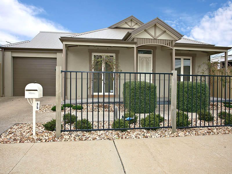 35 Cranwell Square, Caroline Springs - Thumbnail 2