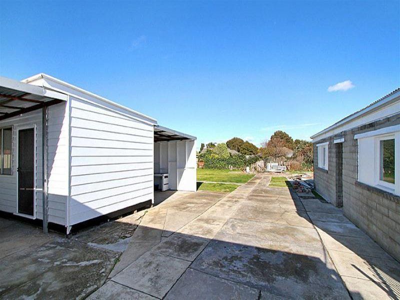 FULLY RENOVATED FAMILY HOME IN A GREAT LOCATION!