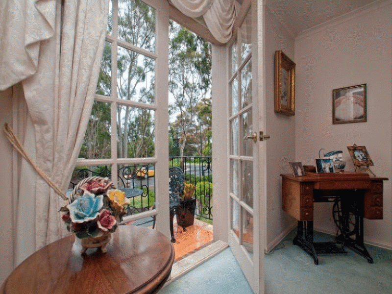 LARGE AND LUXURIOUS BEACHSIDE LIVING