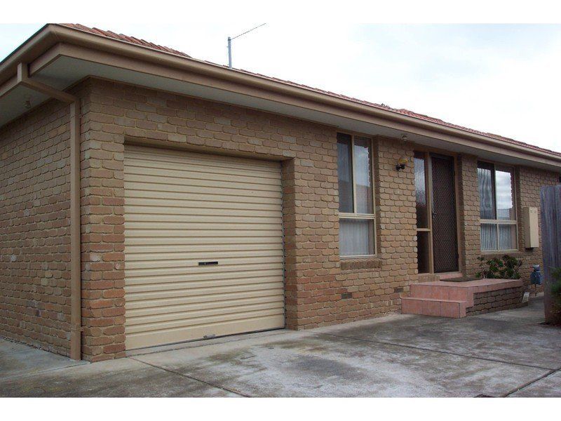 2/4 Hall Court, Thomastown