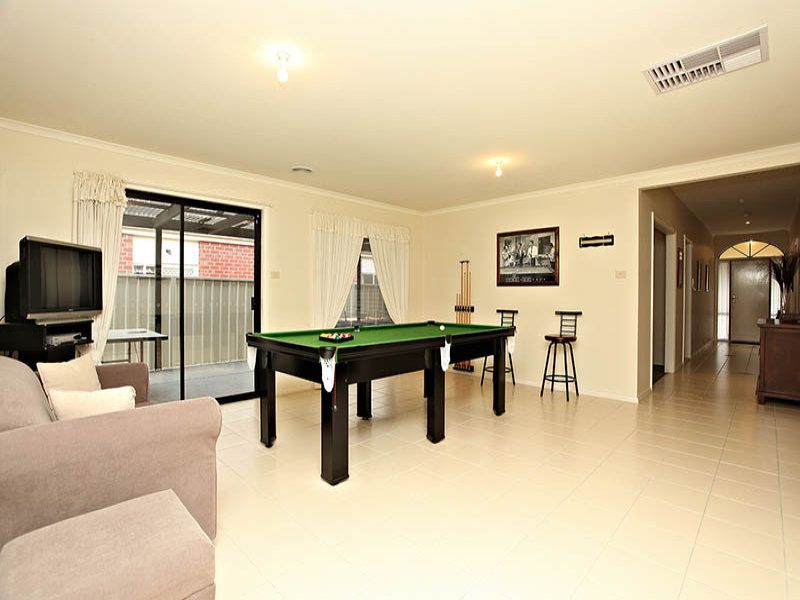 21 Milburn Circuit, Caroline Springs - Thumbnail 6