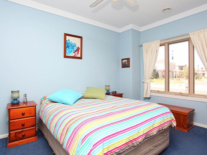 10 Edgbaston Parade, Caroline Springs - Thumbnail 7