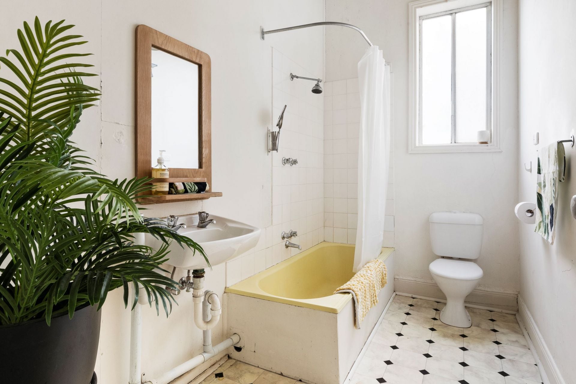Victorian Terrace Is Located In The Heart Of Brunswick!