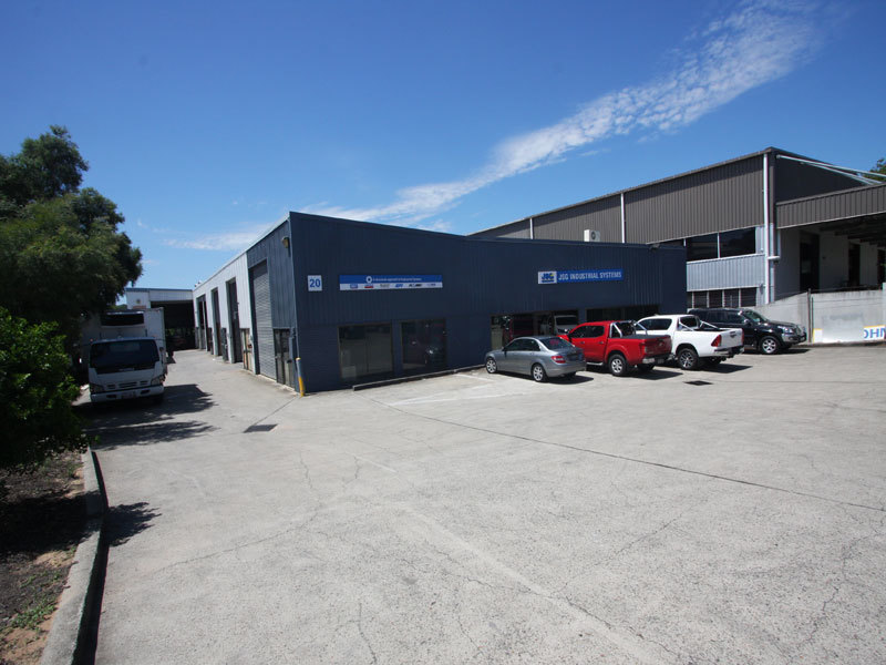 WELL LOCATED SMALL UNIT