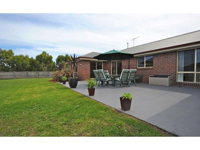 Real Estate For Sale 32 Summerfield Drive Mornington , VIC