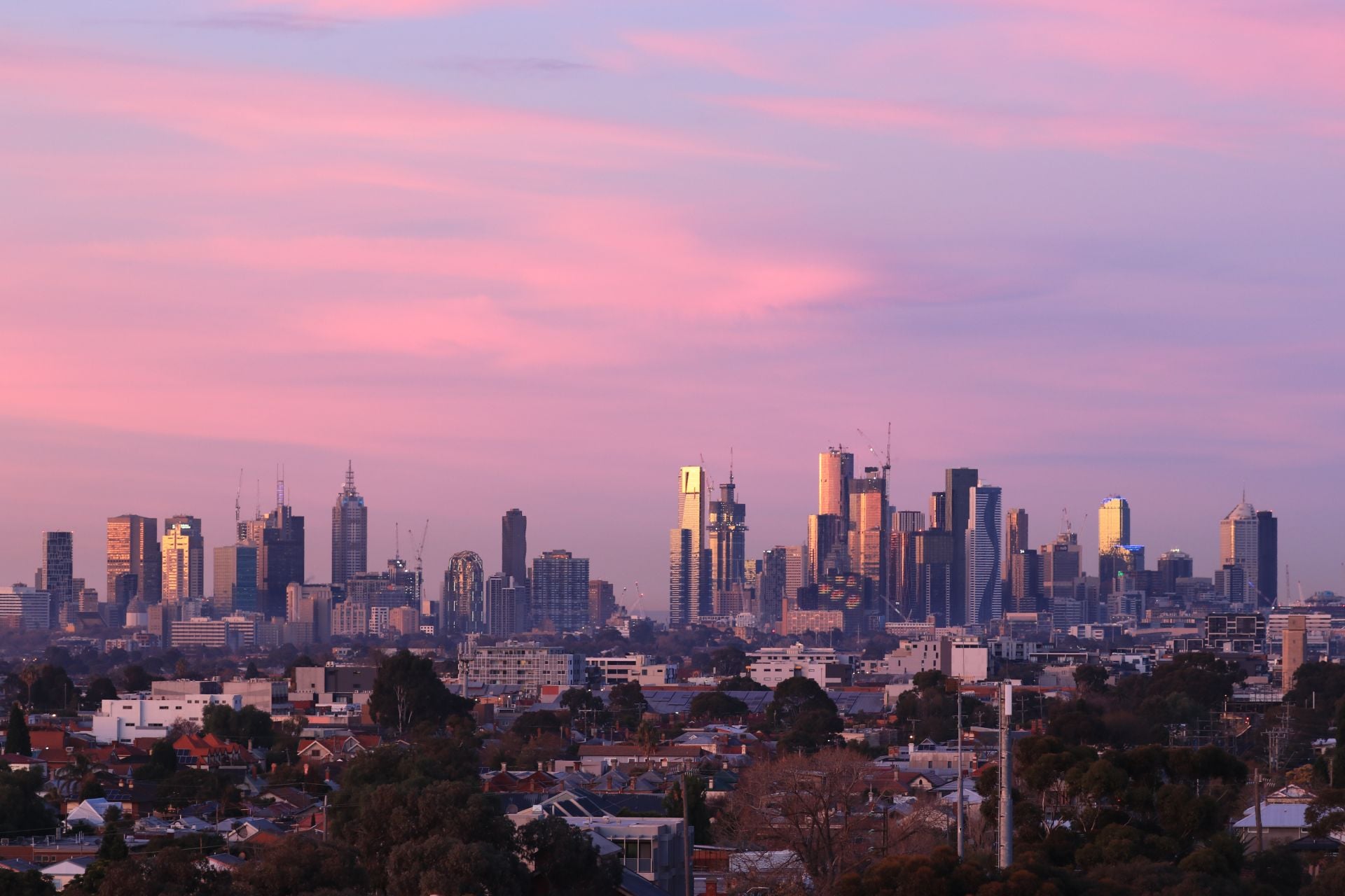 2 bedrooms, Study & City Views !!