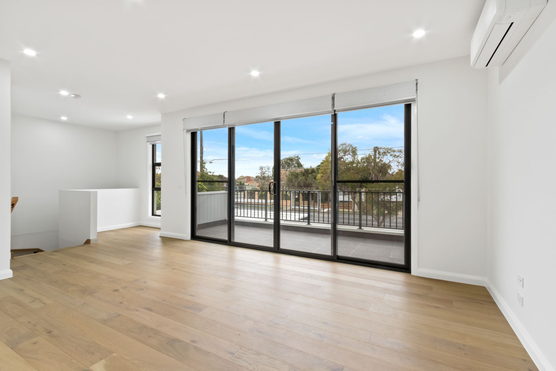 Well-Equipped Two Bedroom Townhouse in the Heart of Thornbury!