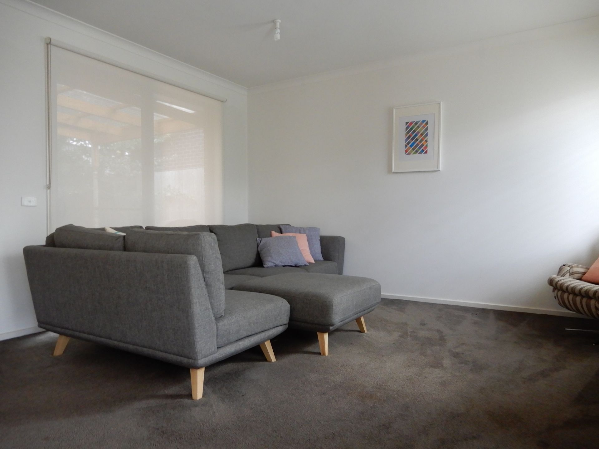 SPACIOUS & MODERN 2 BEDROOM UNIT!!!