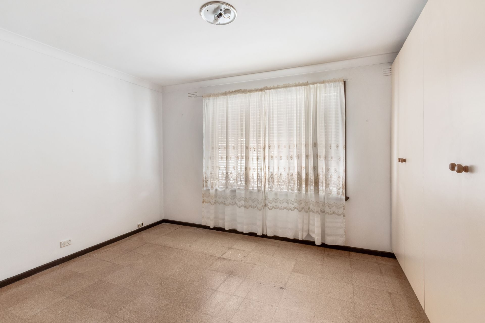 WALKING DISTANCE TO EVERYTHING!