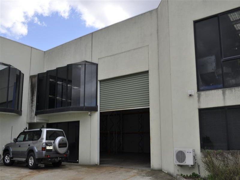 EXCELLENT WAREHOUSE FACILITY WITH PALLET RACKING