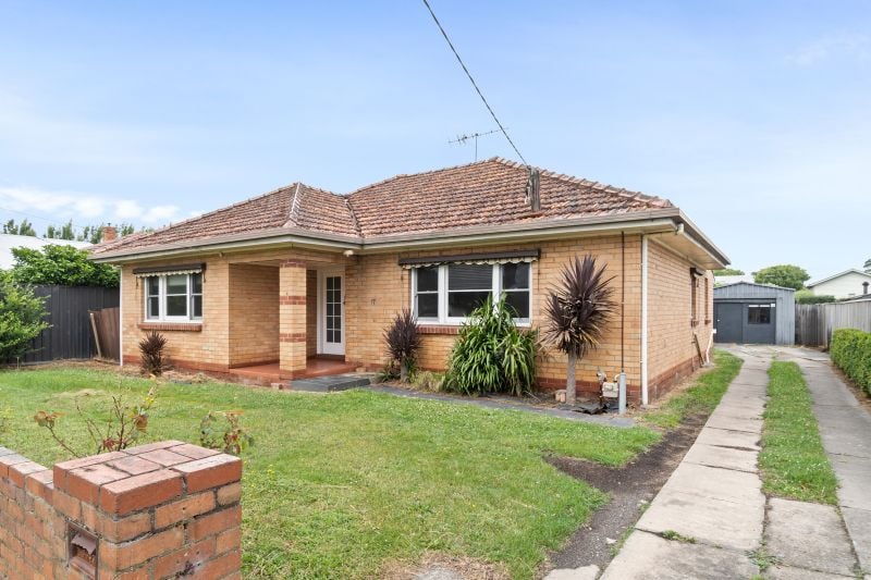 17 Armstrong Street Colac VIC