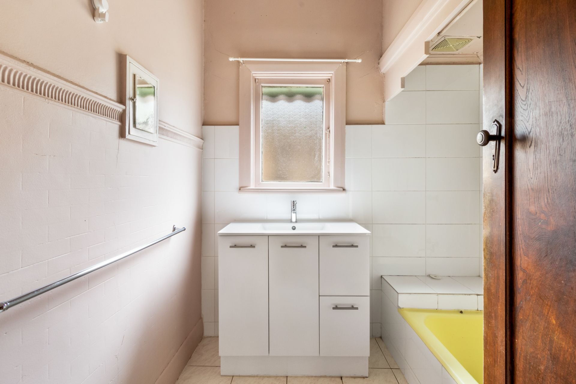 A PLACE TO CALL HOME AND READY FOR YOU TO MOVE INTO NOW!