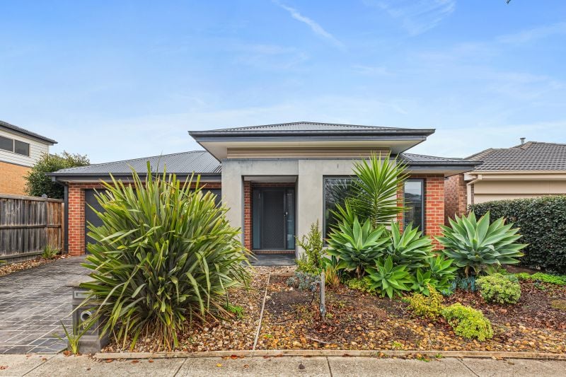 32 Knight Avenue, Point Cook