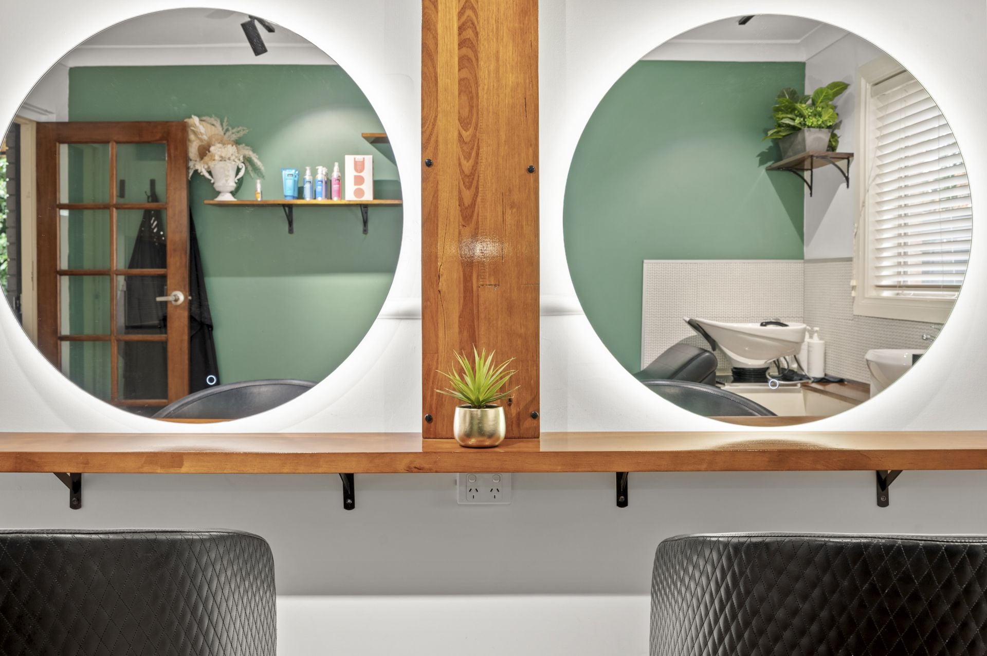 Luxury Living: Complete Salon Set-Up Included!
