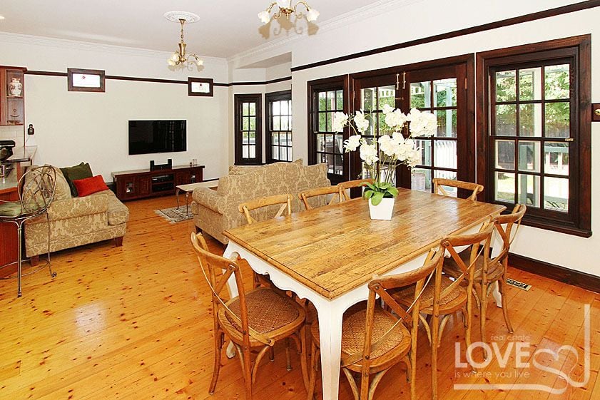 Grand Living In The Heart Of The Oakhill Estate