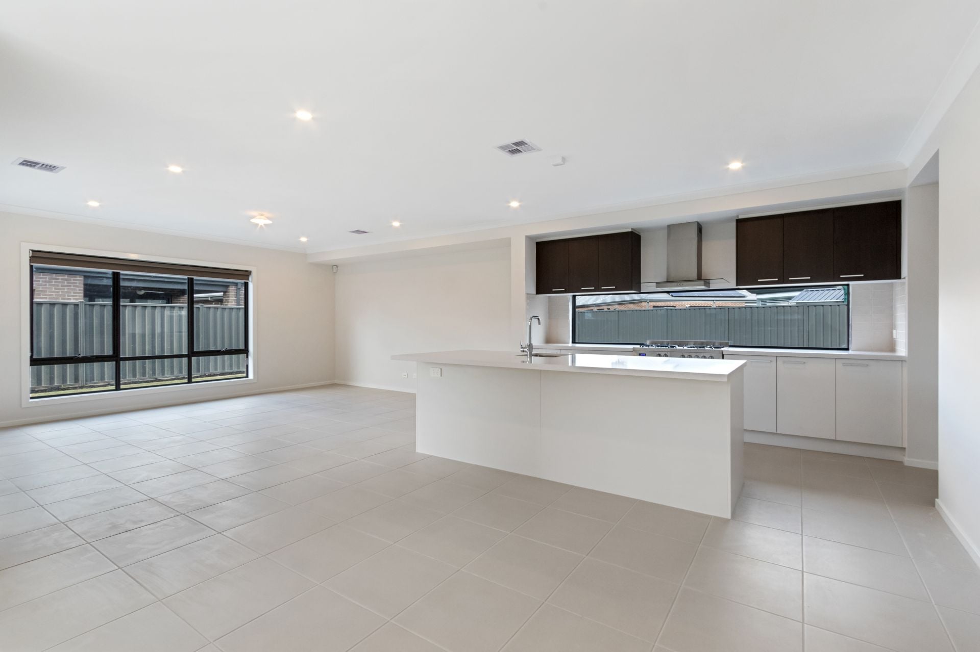 STYLISHNESS, SIZE & LOCATION, WHAT A WINNER!  ** ON HOLD **