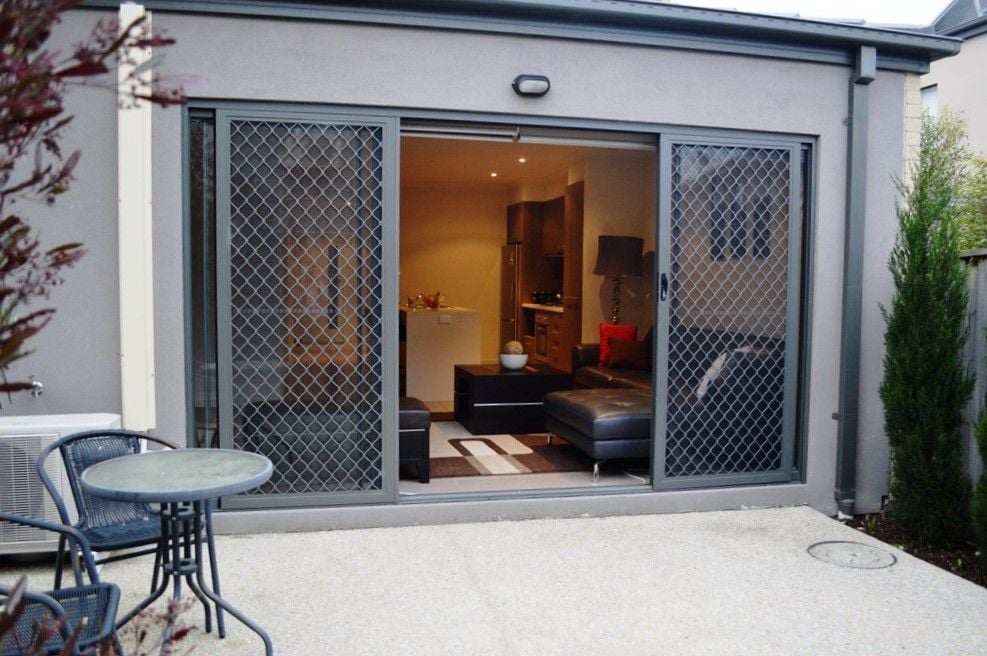 TOWNHOUSE TEMPTATION