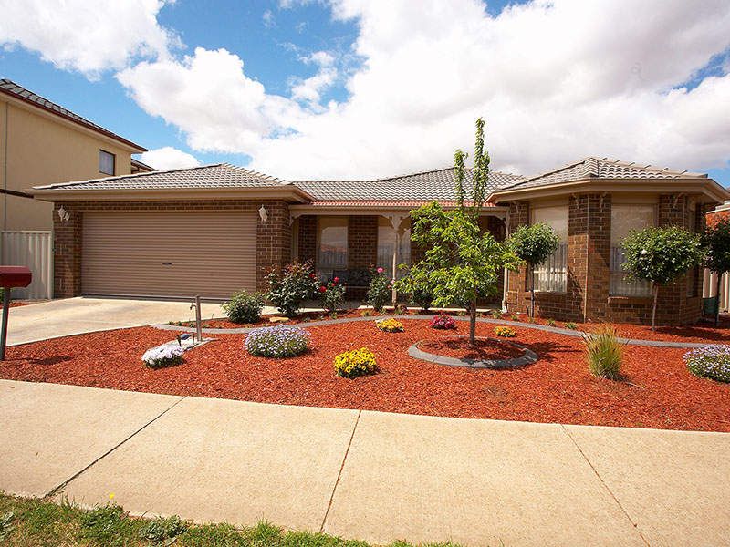 22 Lanaghan Avenue, Caroline Springs - Thumbnail 2