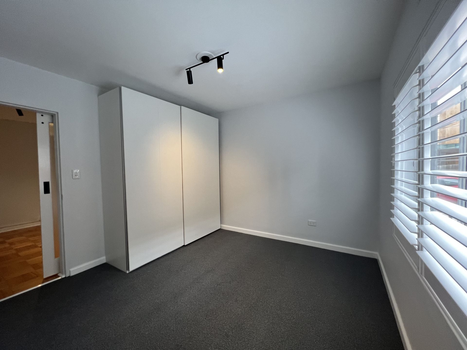 Renovated One Bedroom Two Minutes from High Street