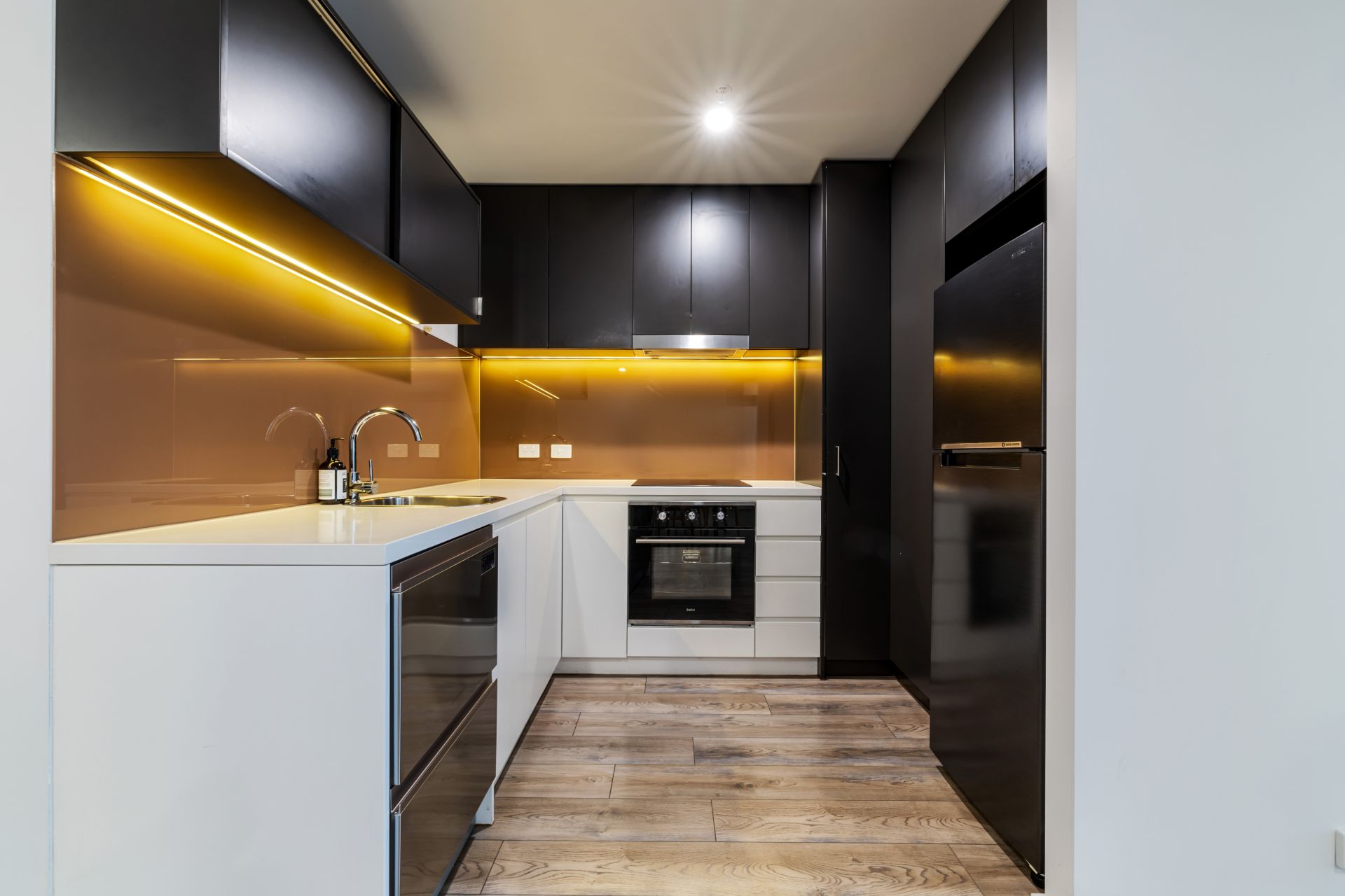 Spacious Bright 2 Bedroom Apartment