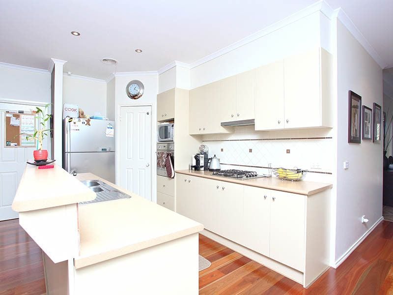 12 Naracoorte Drive, Caroline Springs - Thumbnail 4