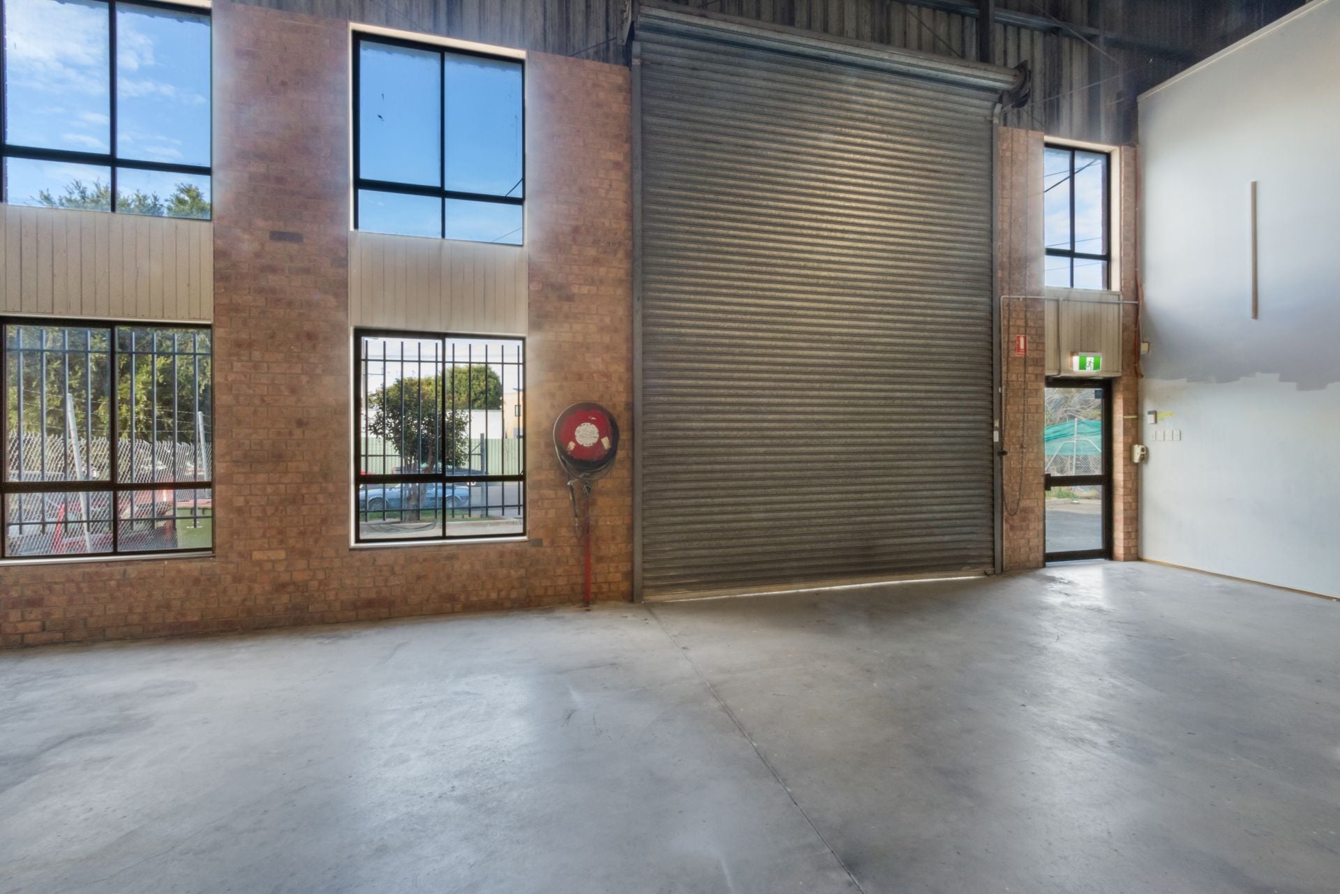 WAREHOUSE with HARDSTAND