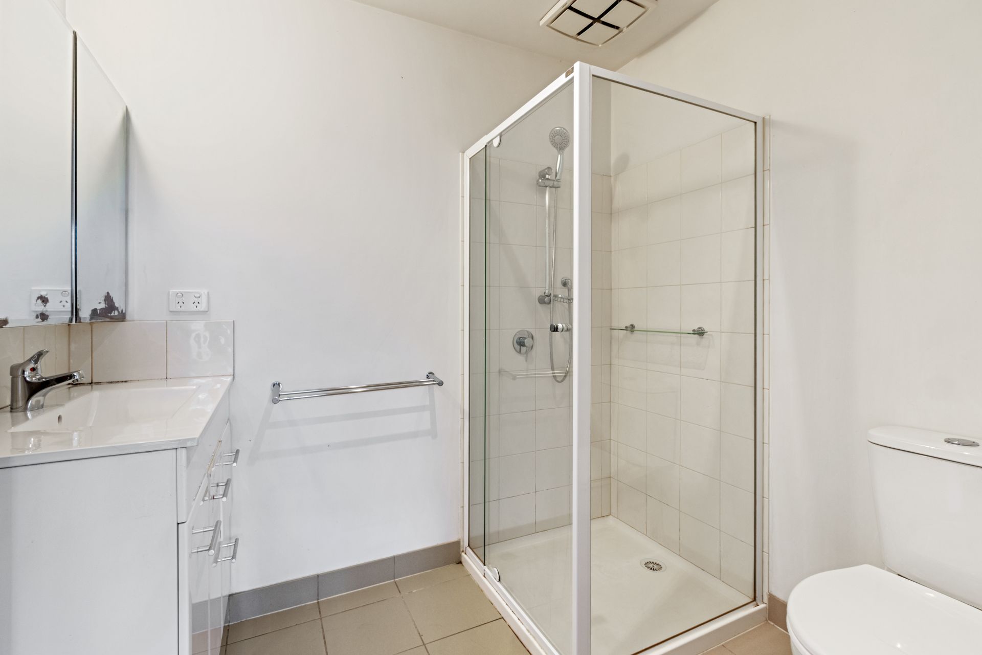 MODERN LIVING, IN THE CONVENIENT JARRAH ESTATE