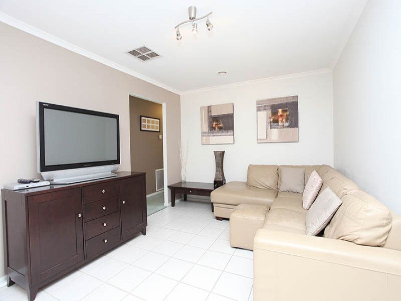 75 The Parkway, Caroline Springs - Thumbnail 6