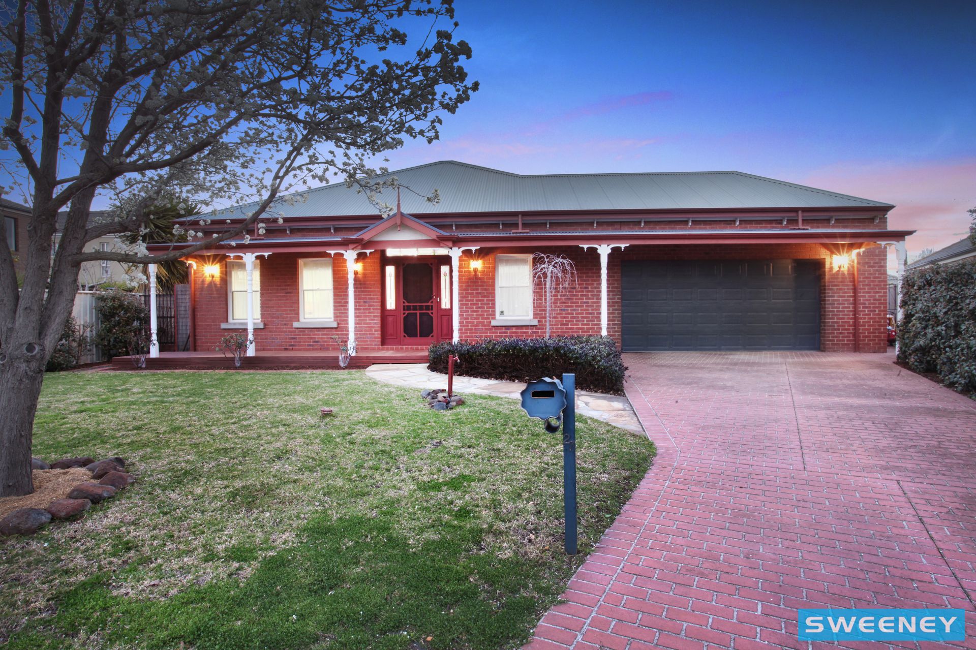 27 Blenheim Way, Caroline Springs - Thumbnail 2