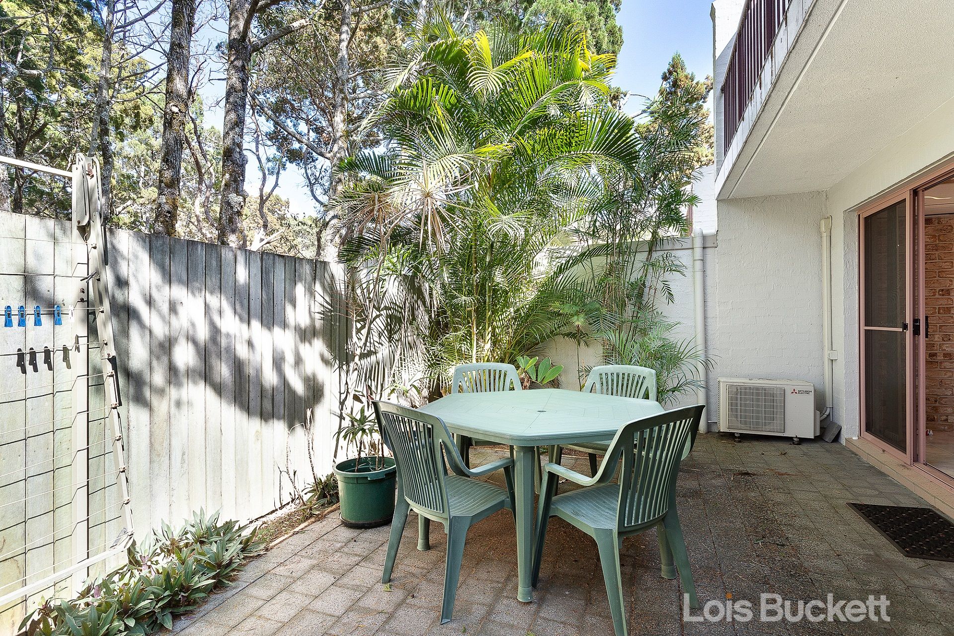 2/4244 Armstrong Street, Suffolk Park Lois Buckett Real Estate