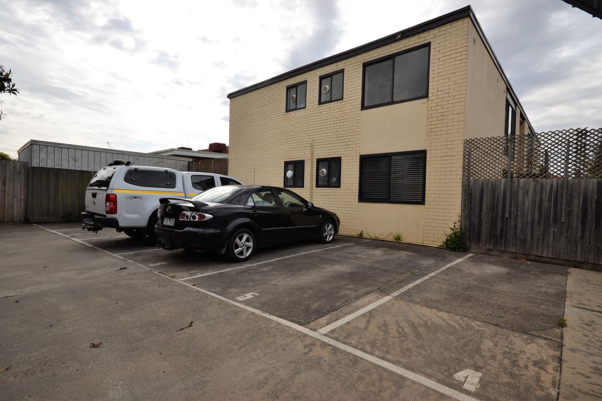 REFURBISHED 1 BEDROOM IN THE PERFECT LOCATION