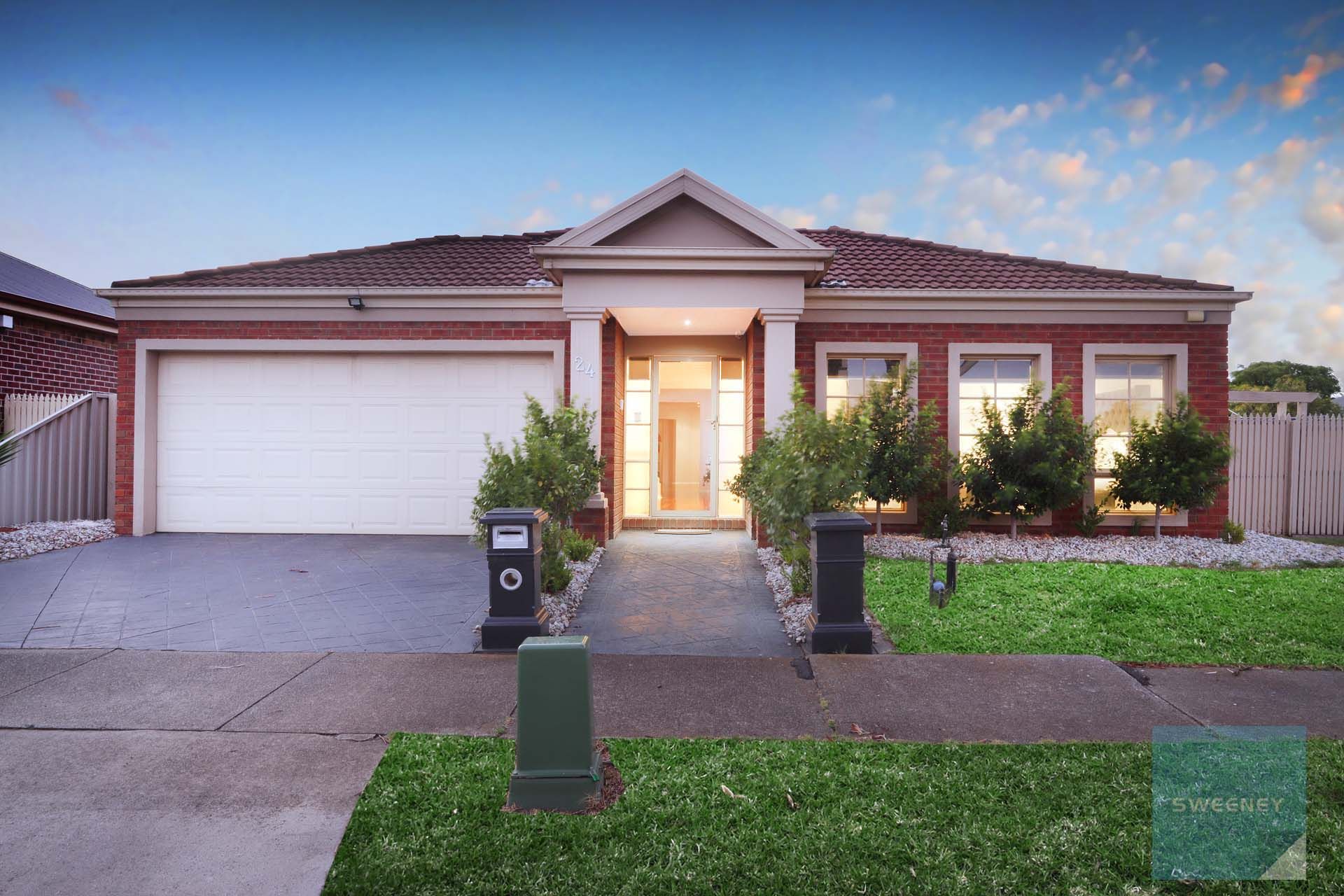 24 Sharrock Close, Caroline Springs - Thumbnail 2