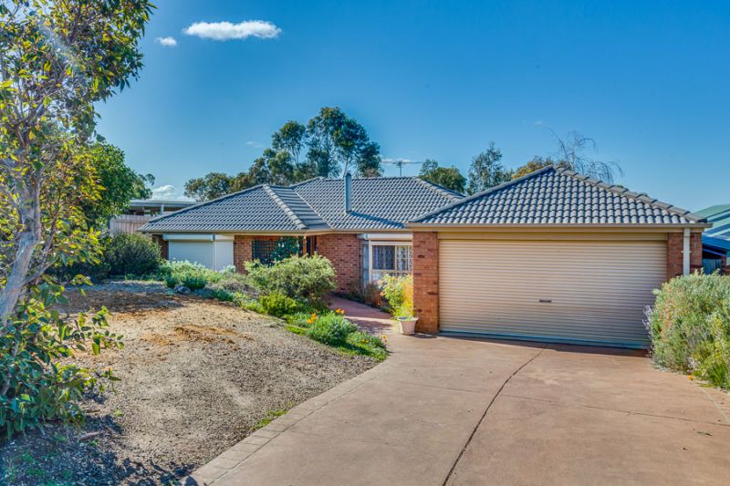 69 Underbank Boulevard, Bacchus Marsh - Thumbnail 2
