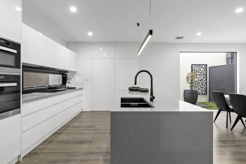 20 Marine Parade, Caroline Springs - Thumbnail 5