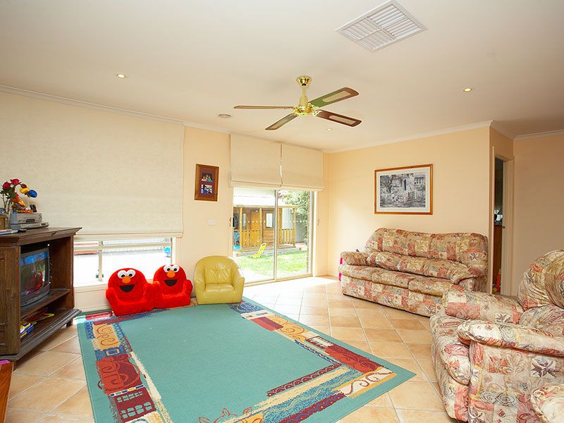 22 Lanaghan Avenue, Caroline Springs - Thumbnail 5