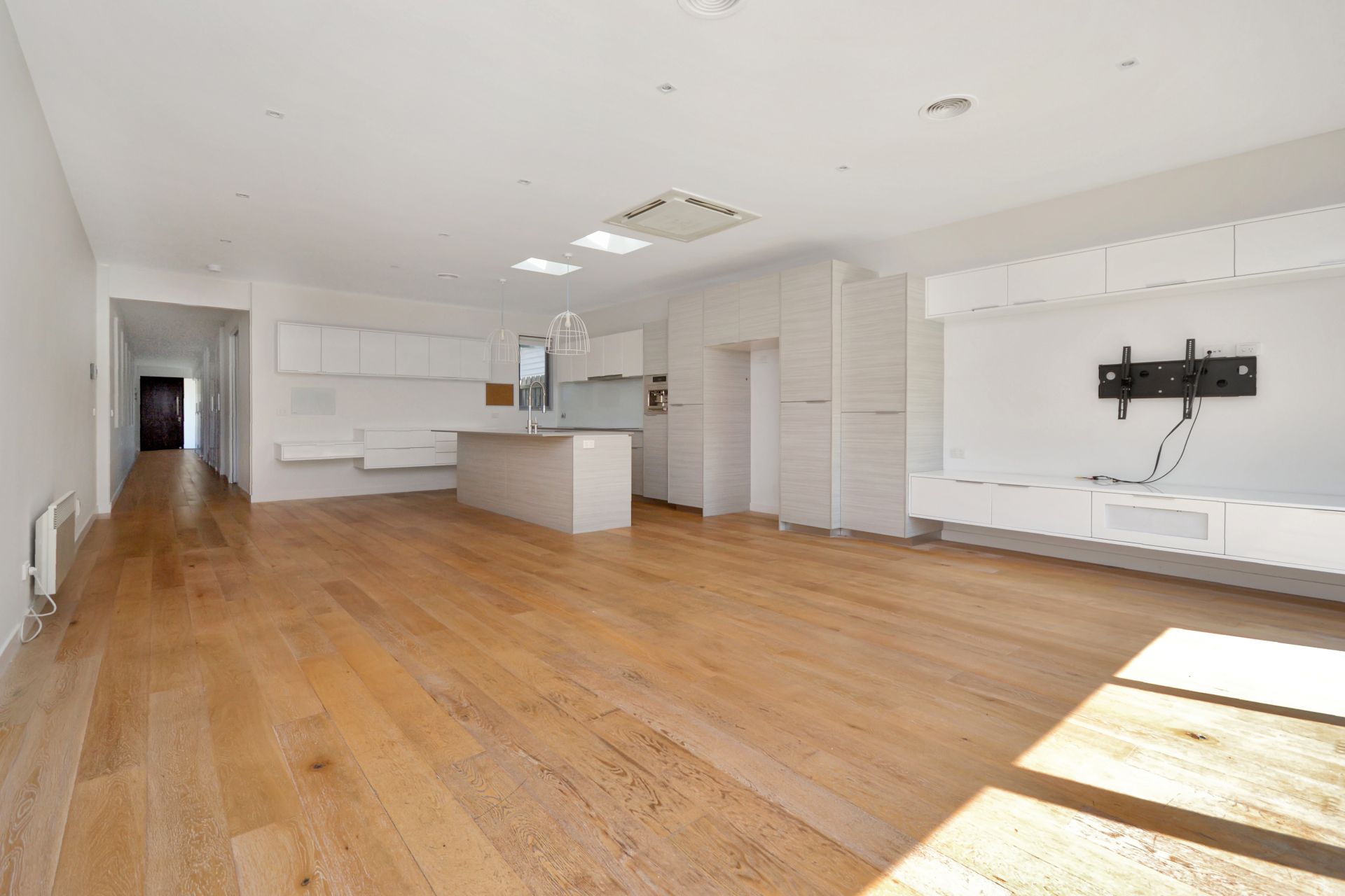 EXQUISITE ELEGANCE IN THE HEART OF THORNBURY