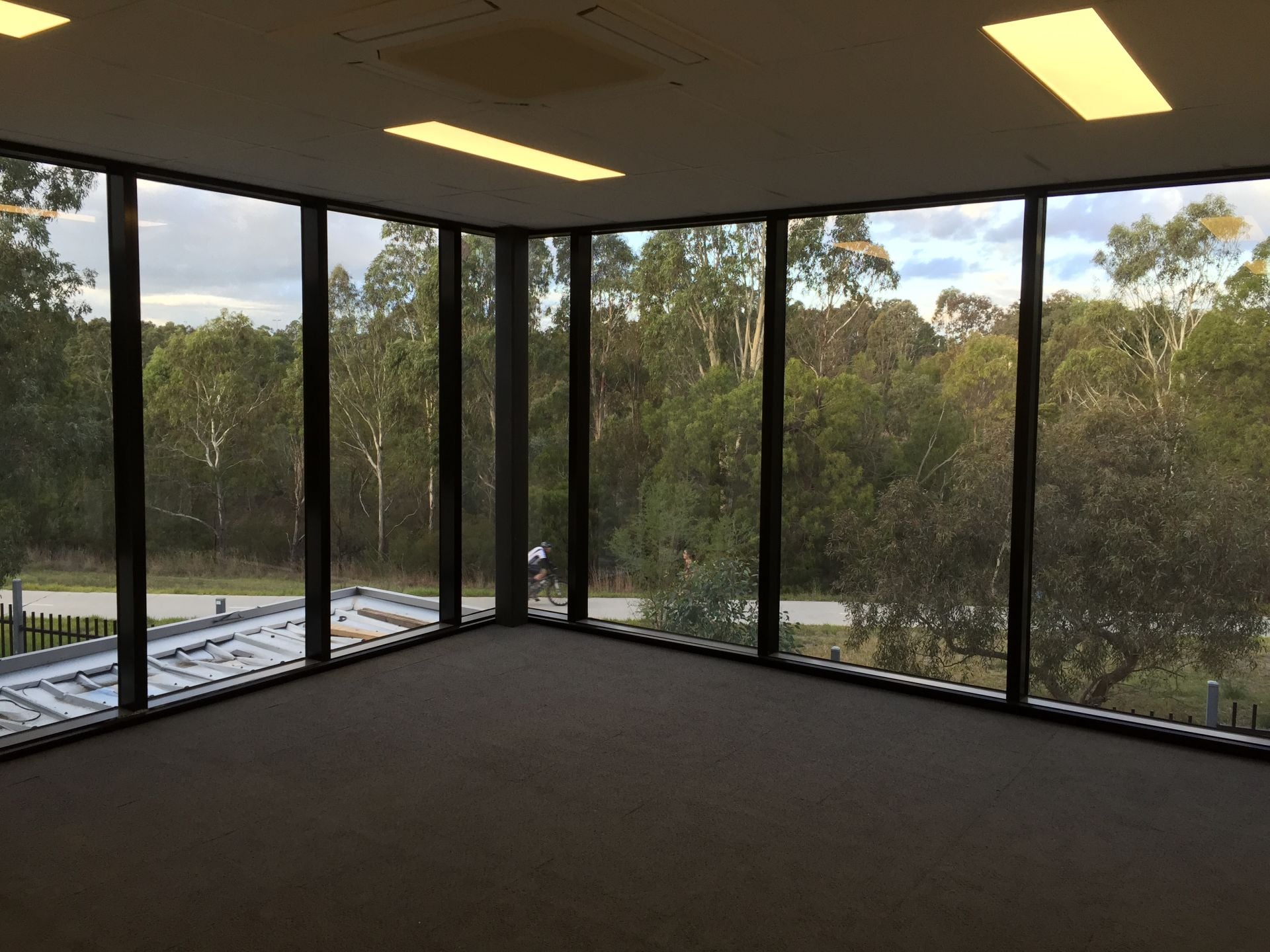 AS NEW 304 SQM WAREHOUSE IN M & M BUSINESS PARK