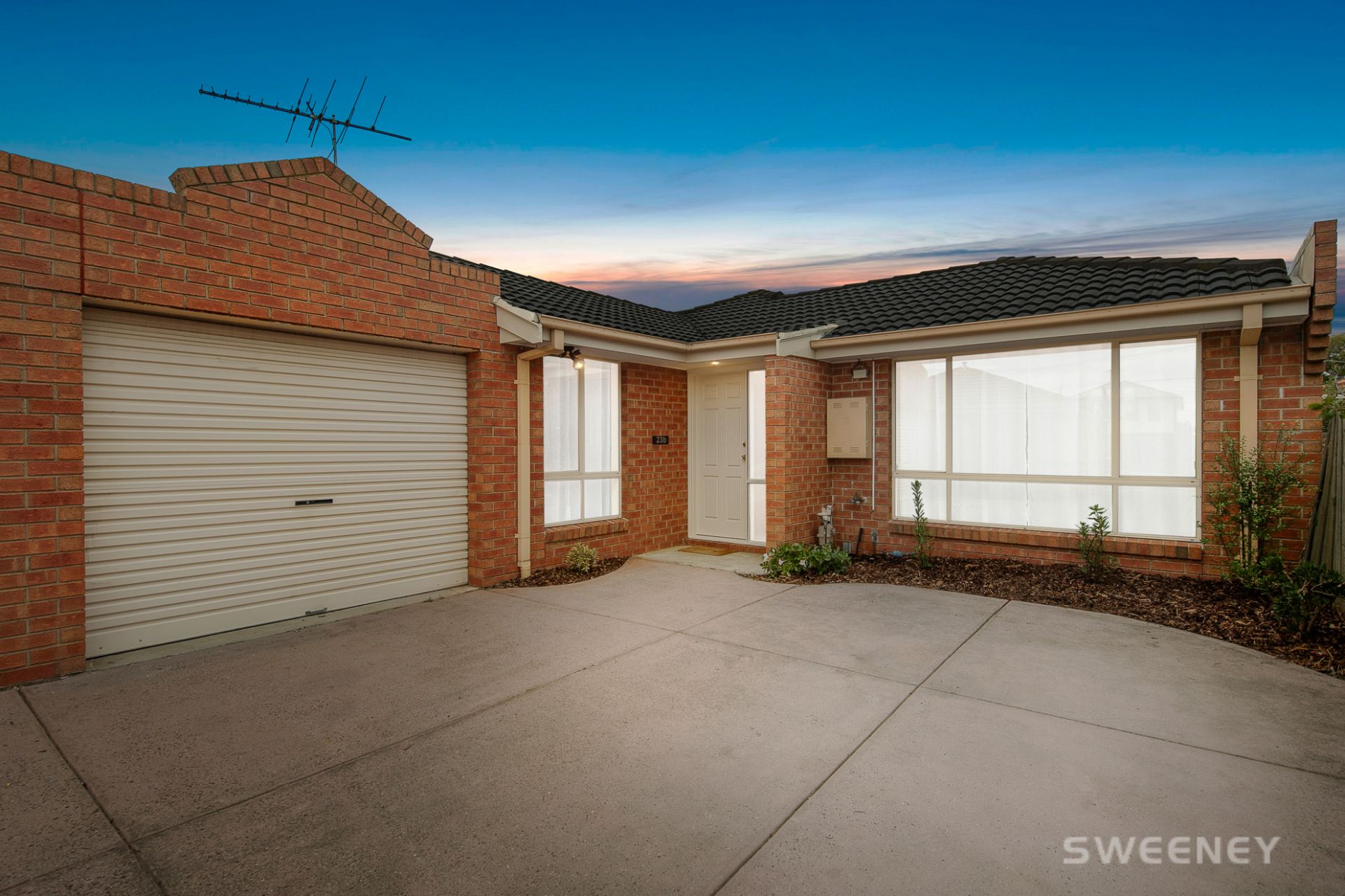 2/23 Tomkin Court, Altona Meadows - Thumbnail 2