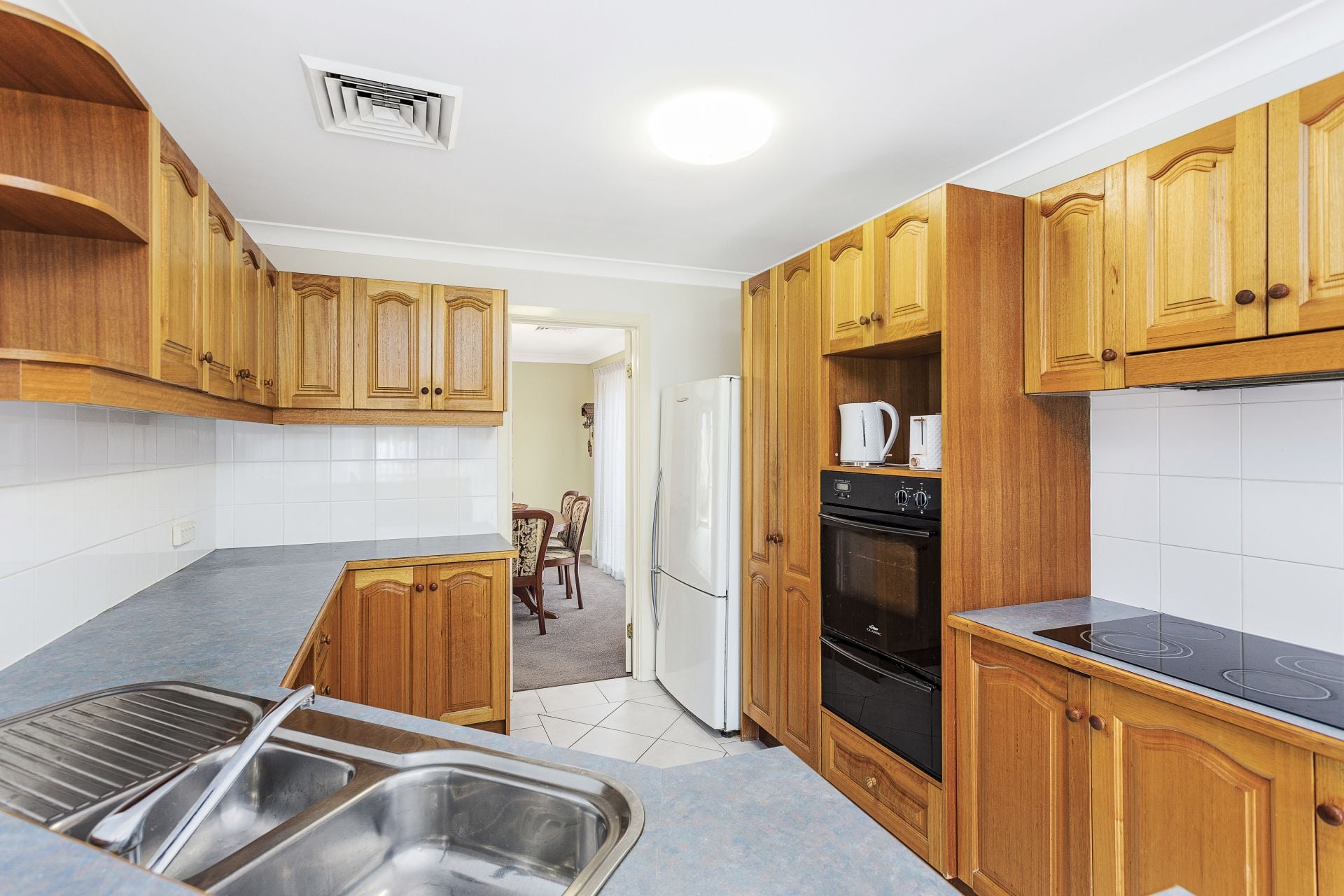 11 Mirral Road Caringbah South NSW, Caringbah South - Thumbnail 4