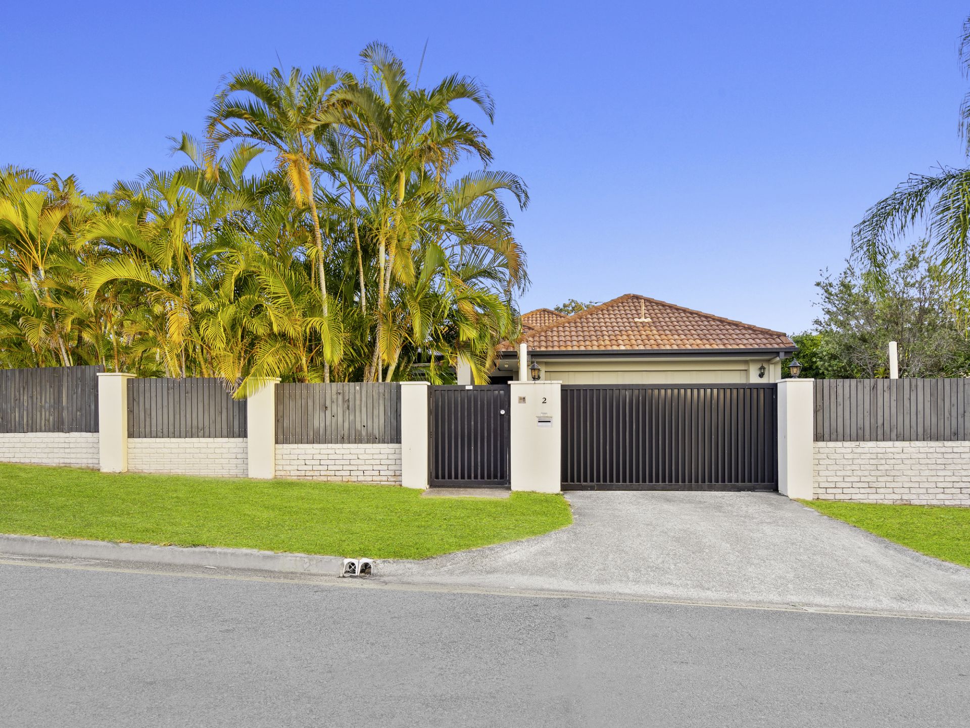 2 Sundown Drive, Paradise Point - Thumbnail 3