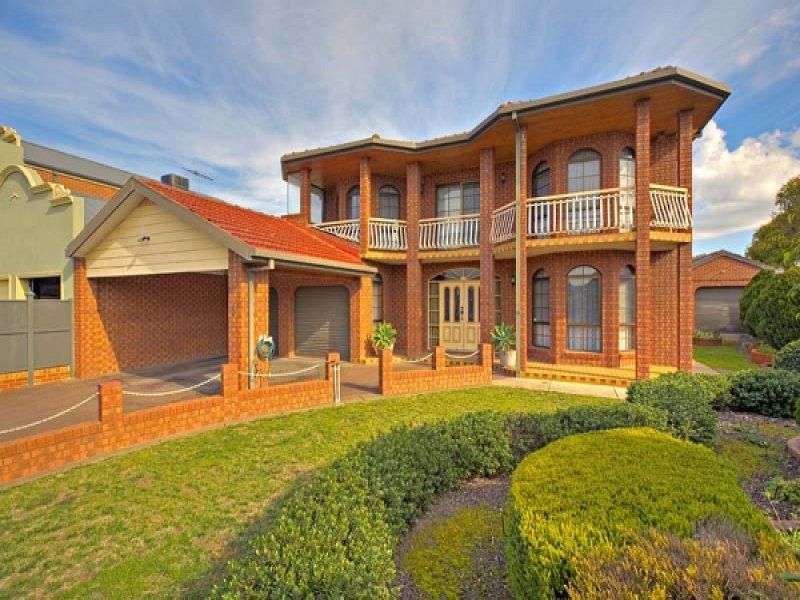 8 McAlpine Court, Altona - Thumbnail 2
