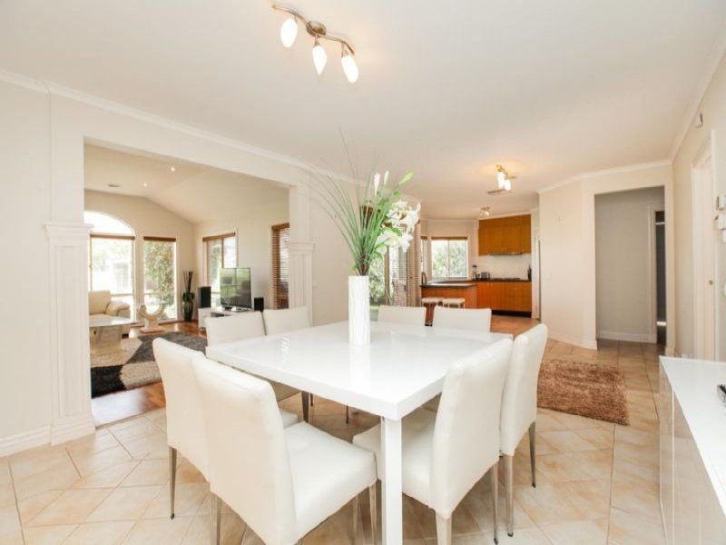 14 Stockton Drive, Cairnlea - Thumbnail 6