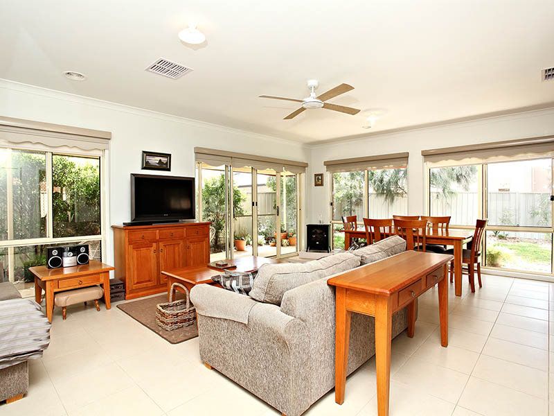 29 Blakeville Drive, Caroline Springs - Thumbnail 4