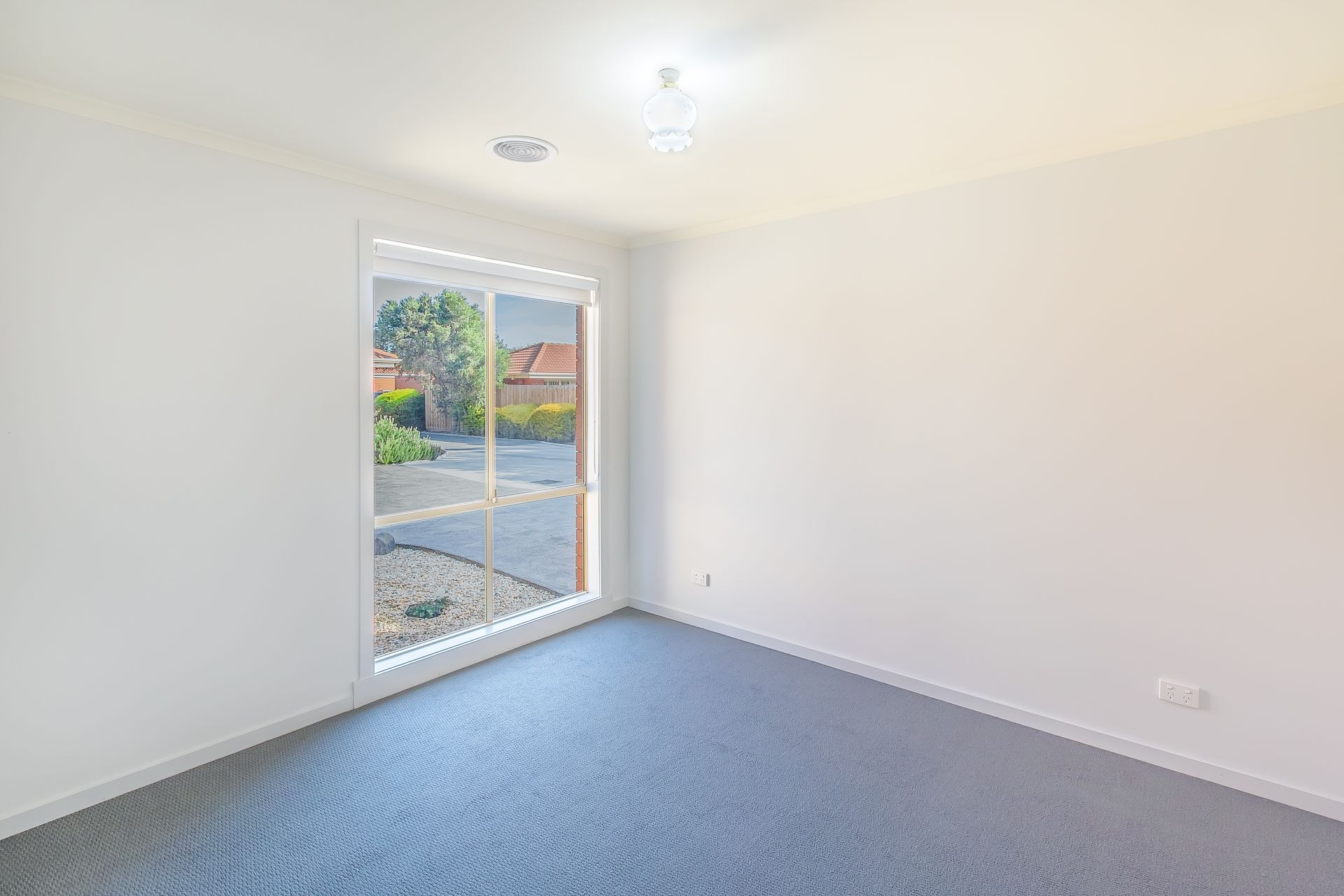 UNIT FOR LEASE WITH MUCH TO OFFER!