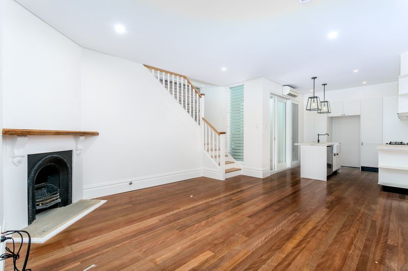 Sophisticated Annandale Terrace  Like Brand New!