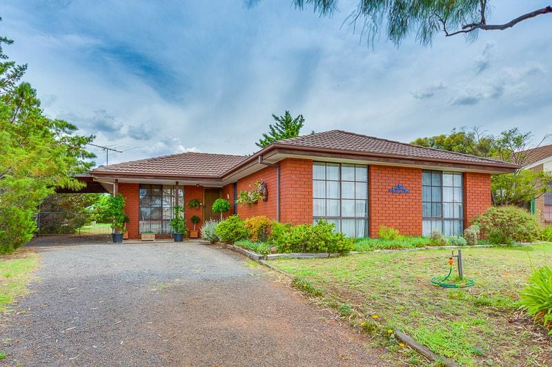 2 Peter Pan Place, Bacchus Marsh - Thumbnail 2