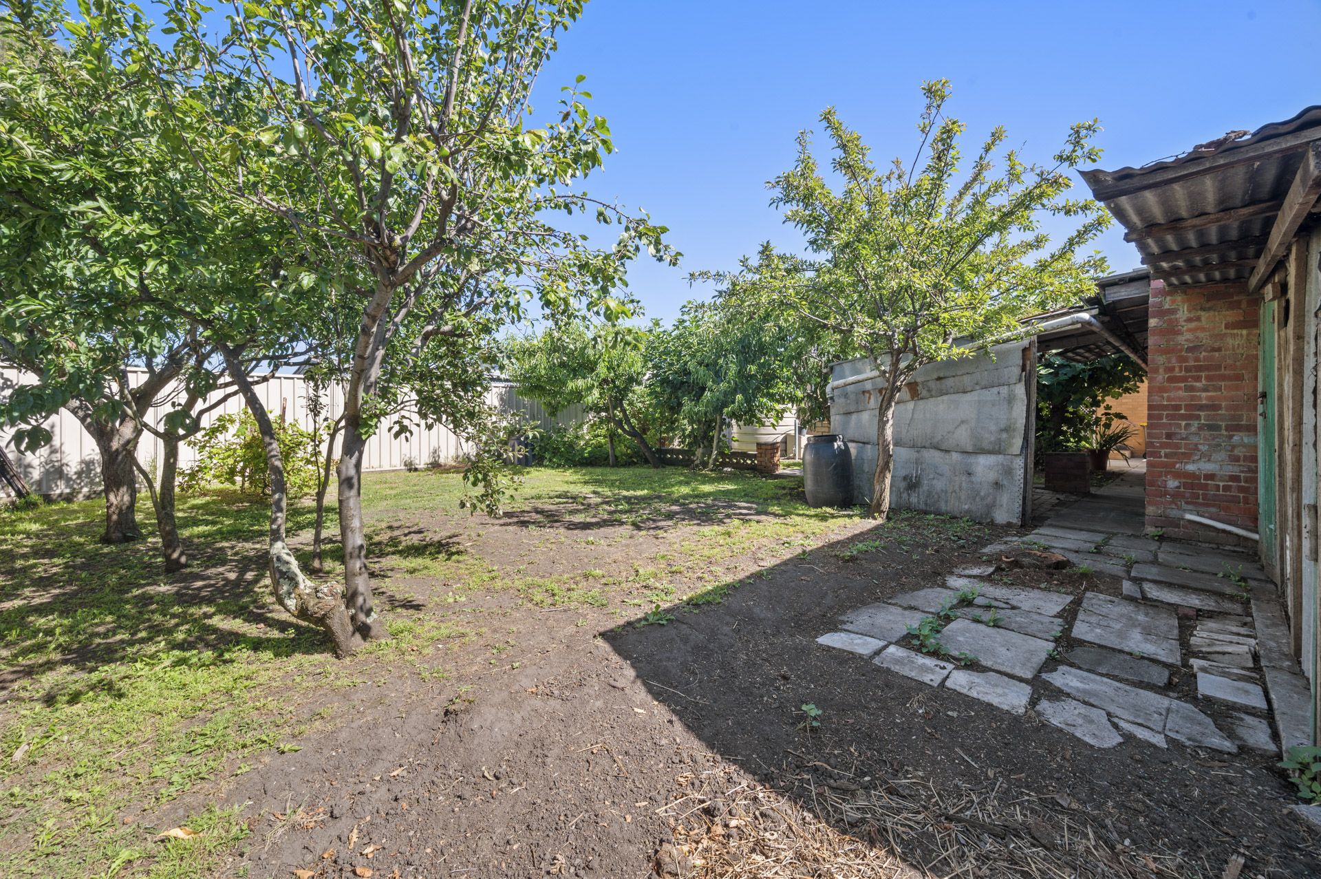 POSITION WITH POTENTIAL LAND APPROX 665m2