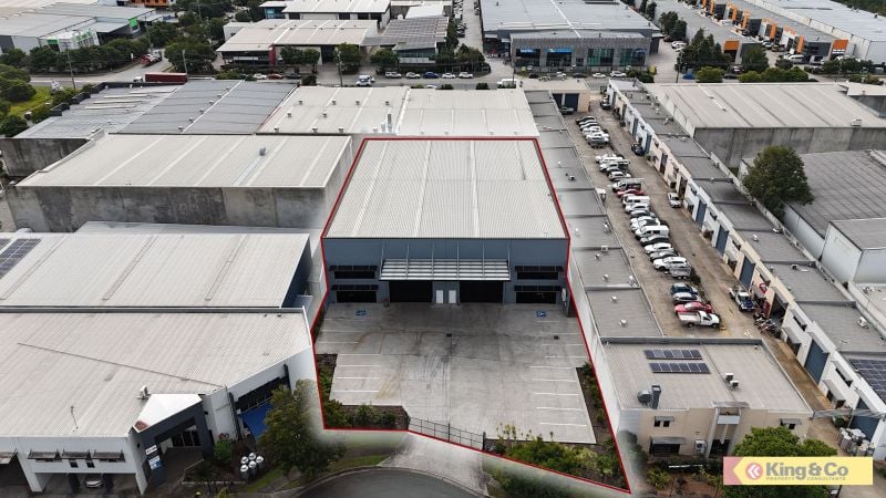 Centrally Located Warehouse for Lease!