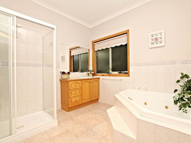 10 Blackwood Walk SOUTH MORANG, South Morang - Thumbnail 8