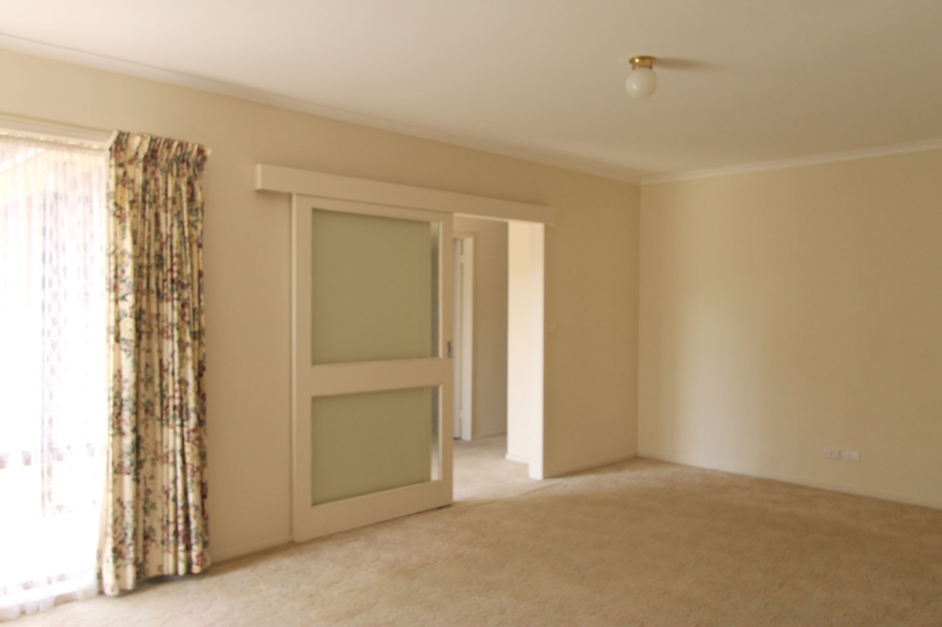 FAMILY HOME AND PERFECT LOCATION!!